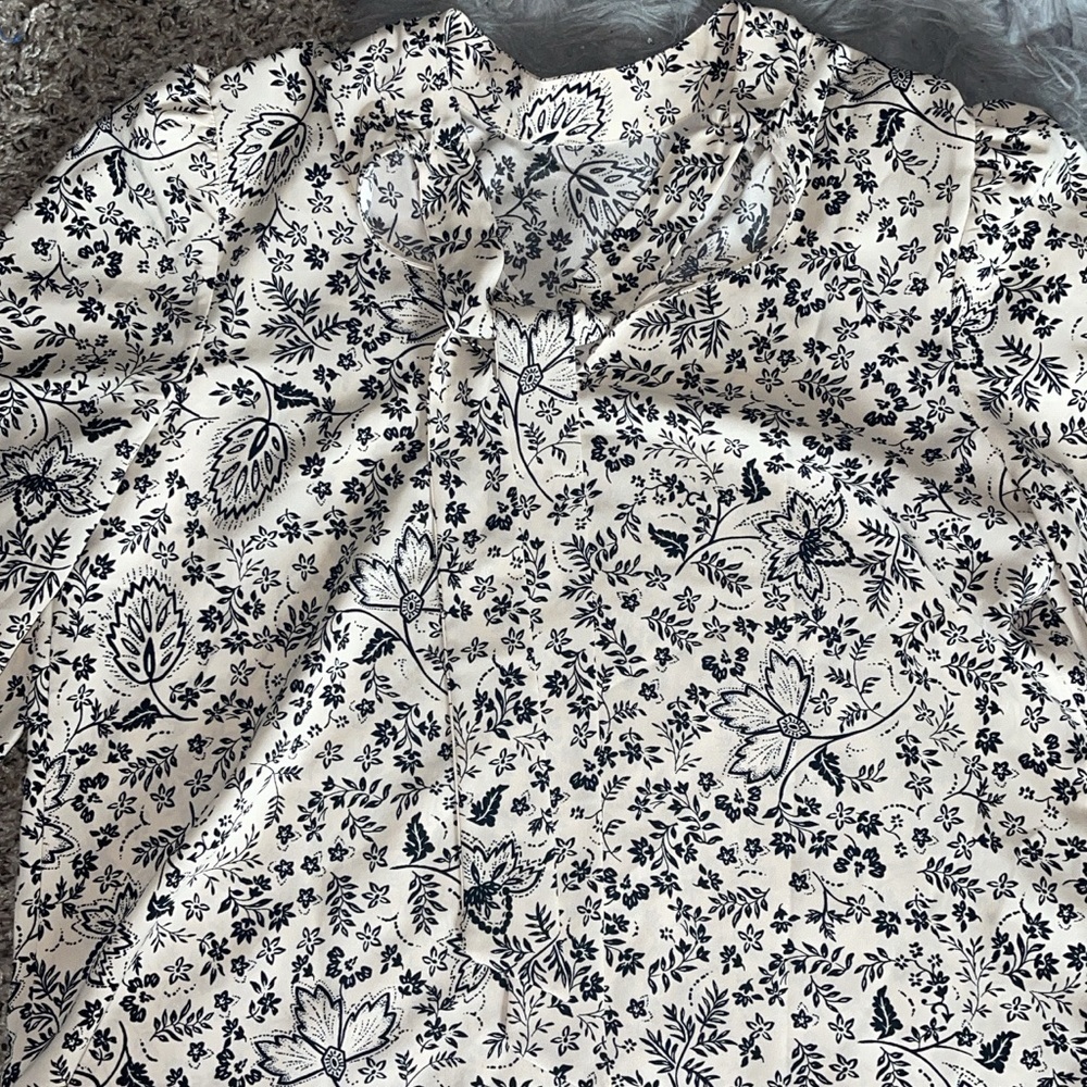 LOFT Black and White Floral Blouse with Back Neck Tie - Picture 6 of 8